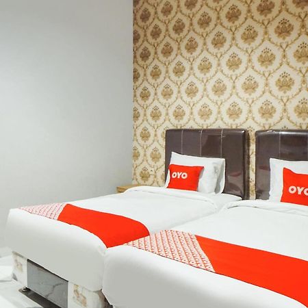 Super Oyo Capital O 92066 Papakoel Hotel & Cafe Medan Exterior foto