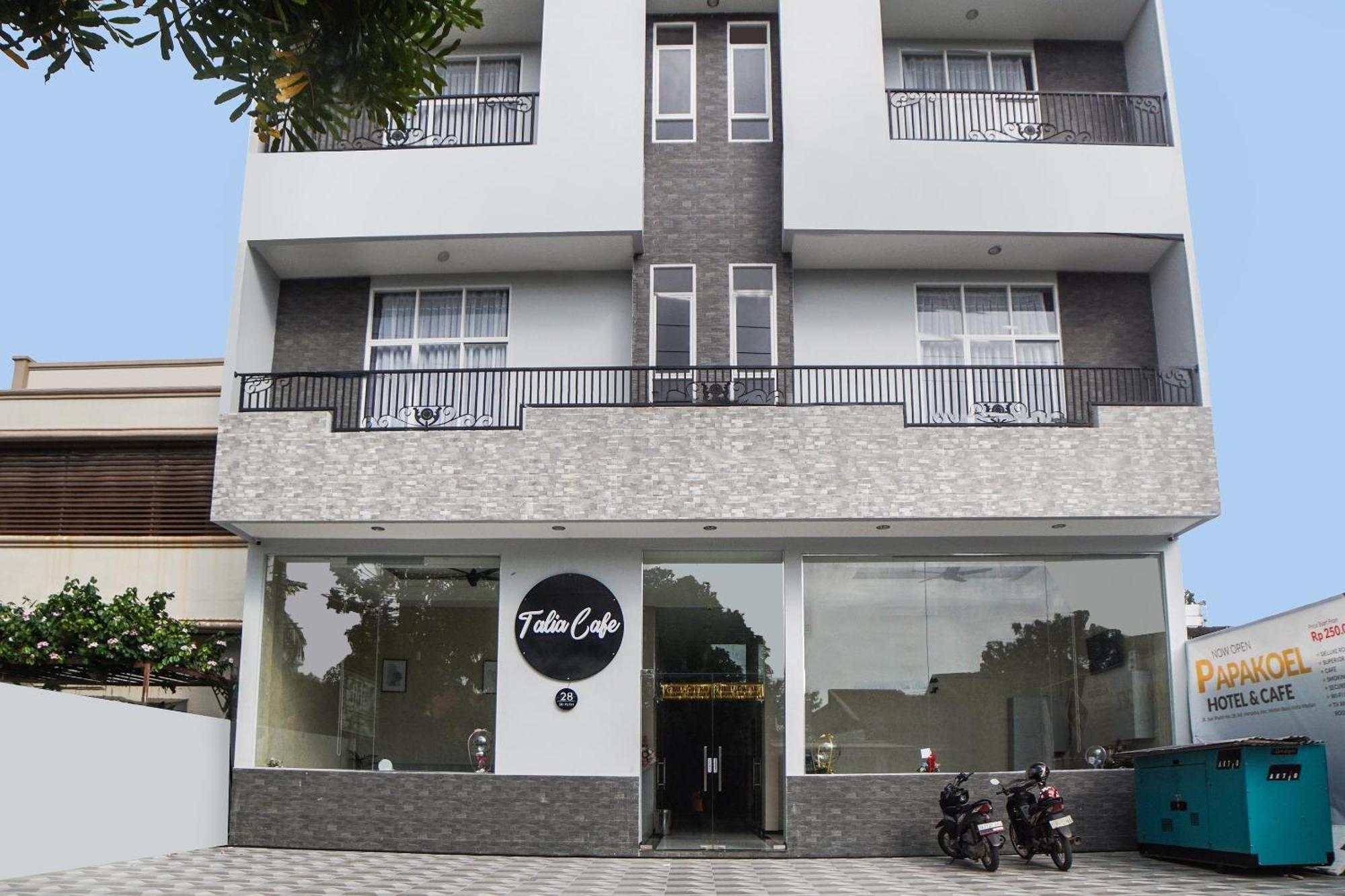 Super Oyo Capital O 92066 Papakoel Hotel & Cafe Medan Exterior foto